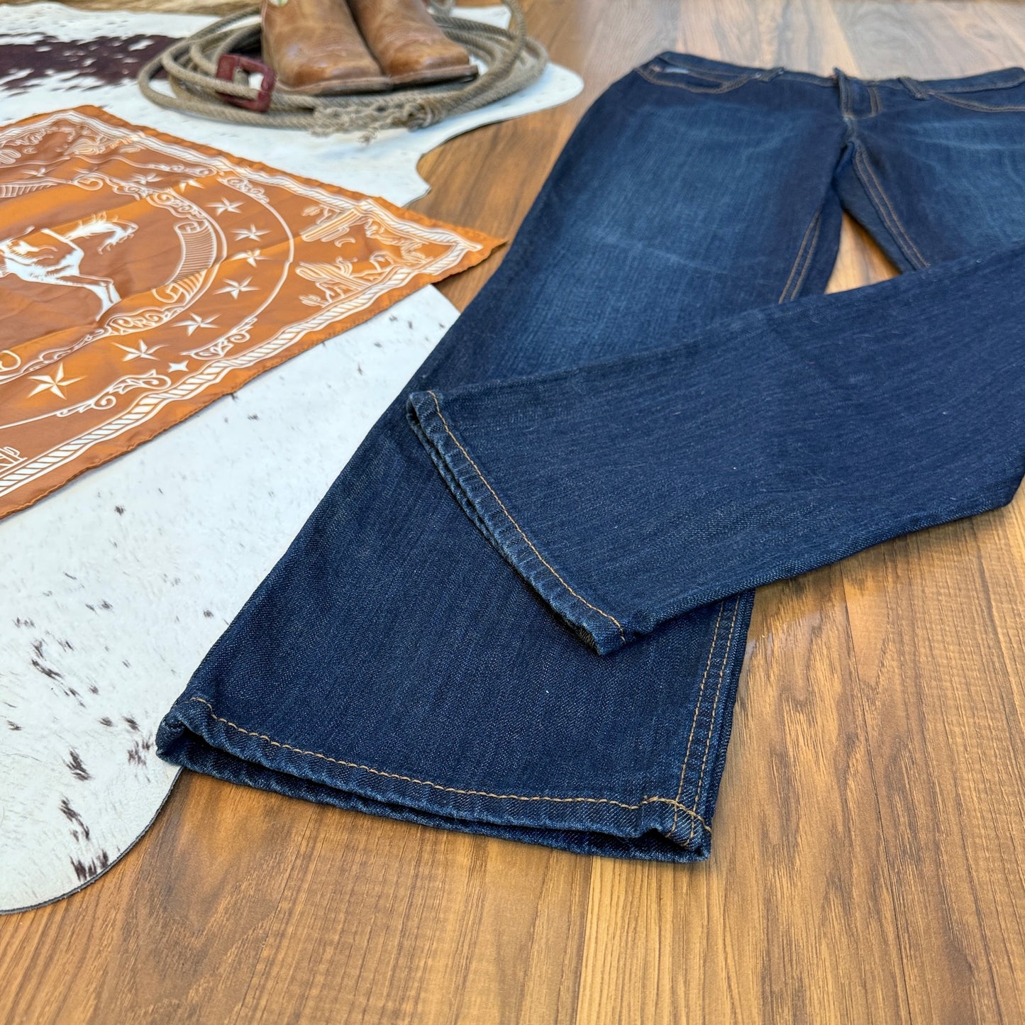 Cinch Jenna Relaxed Fit Boot Cut Women's Jeans (30/9 Short)