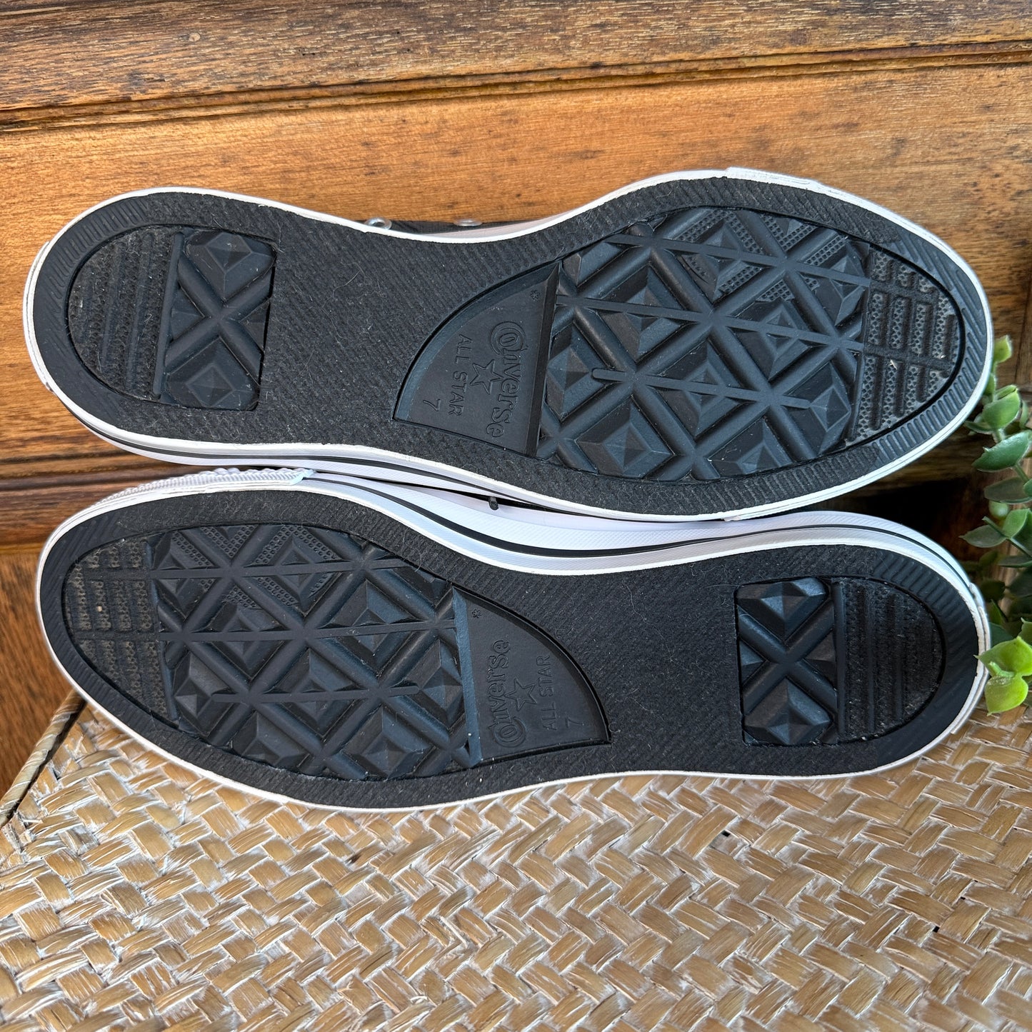 Converse Chuck Taylor All Star Low Top Black Onyx Silver Rose Print – Women’s 9