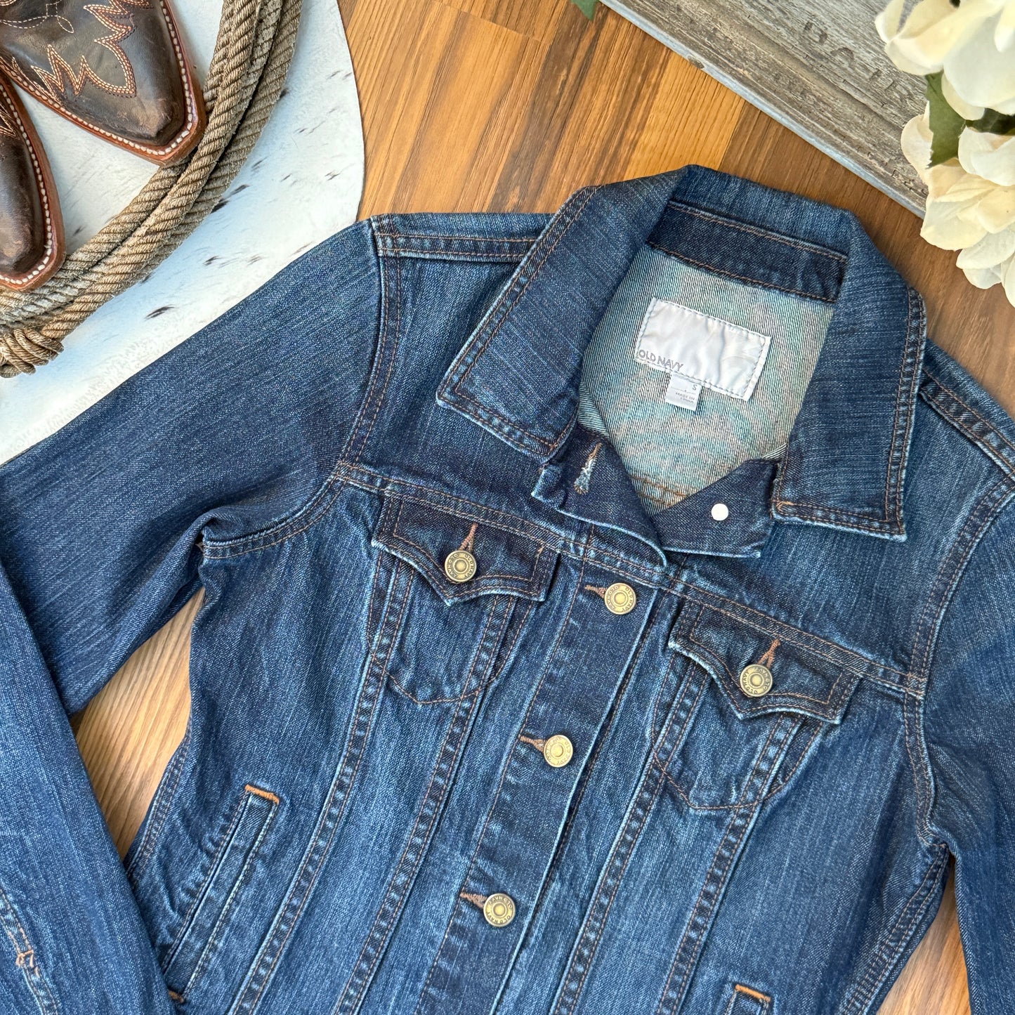 Dark Wash Old Navy Denim Trucker Jean Jacket (Small)