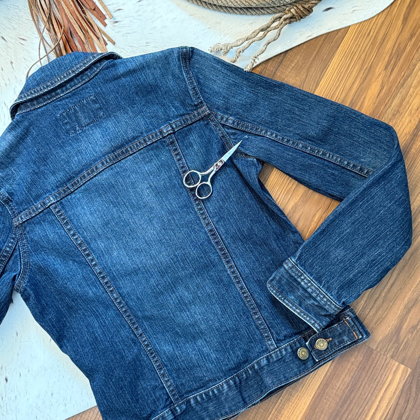 Dark Wash Old Navy Denim Trucker Jean Jacket (Small)
