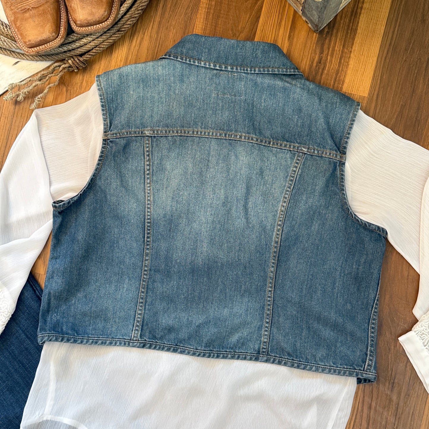 Vintage Inspired Ruff Hewn Sleeveless Zipper Front Denim Vest (XL)