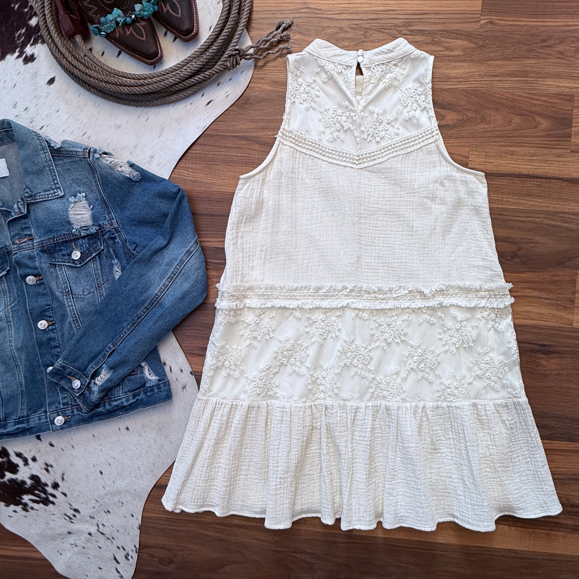 Lace Sleeveless Gauze Ruffle Hem Boho Halter Dress (M) Feral Filly Resale Lace Sleeveless Gauze Ruffle Hem Boho Halter Dress (M) Feral Filly Resale