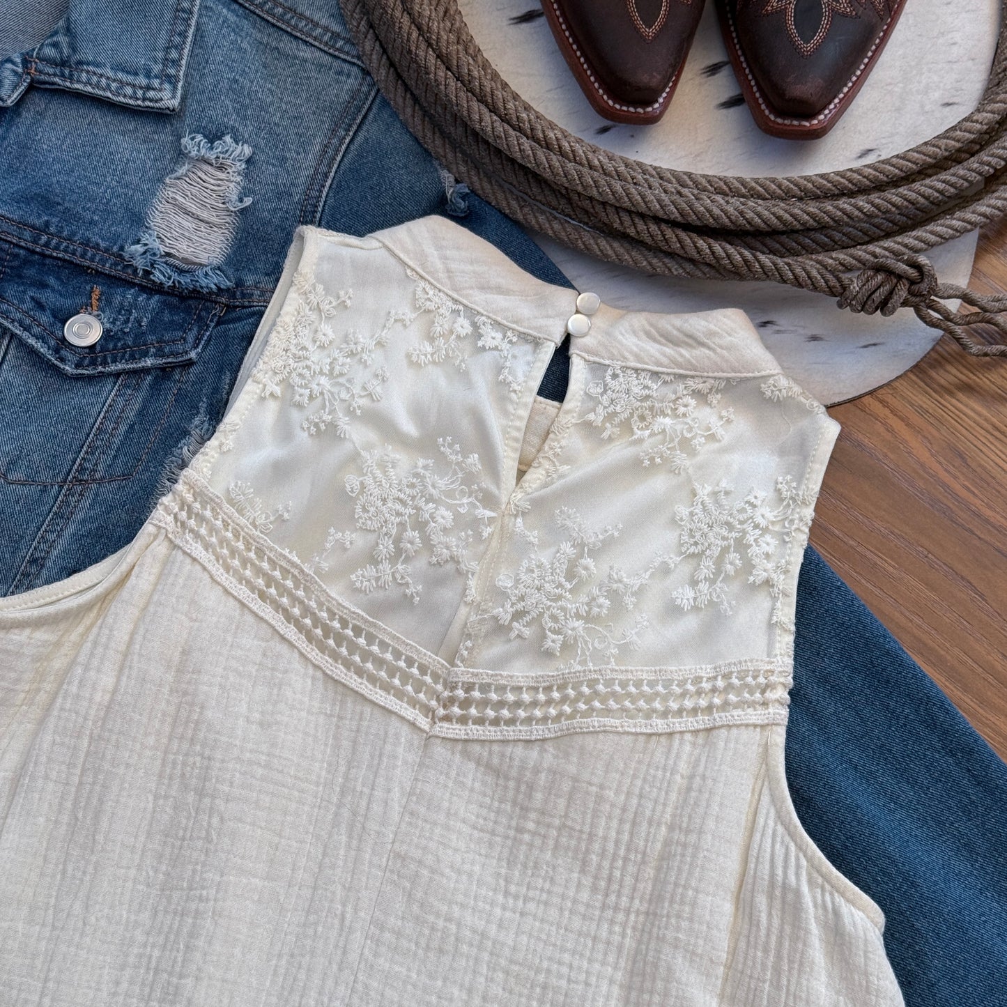 Lace Sleeveless Gauze Ruffle Hem Boho Halter Dress (M)