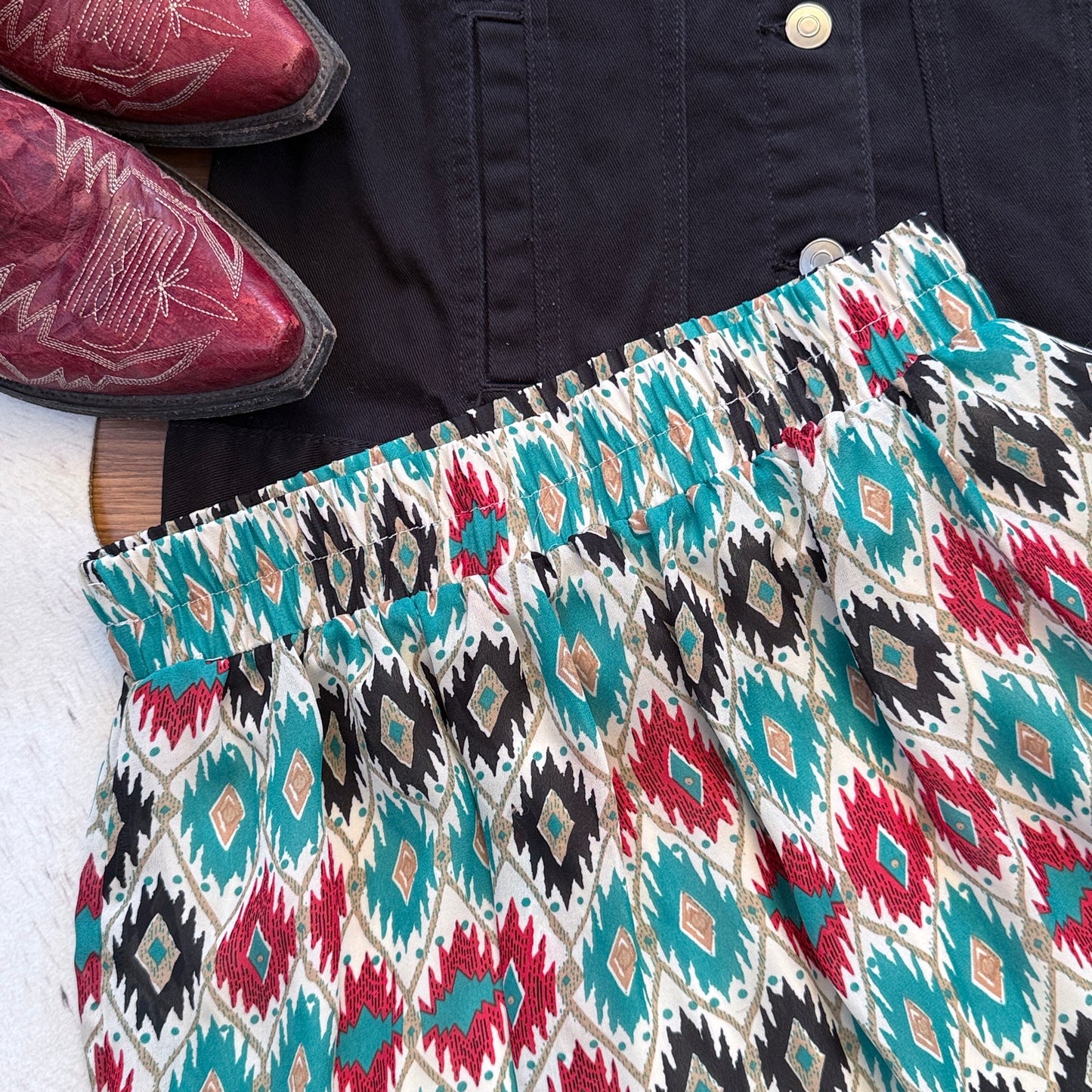 Bright Southwestern Aztec Print Western Mini Skirt (XS)