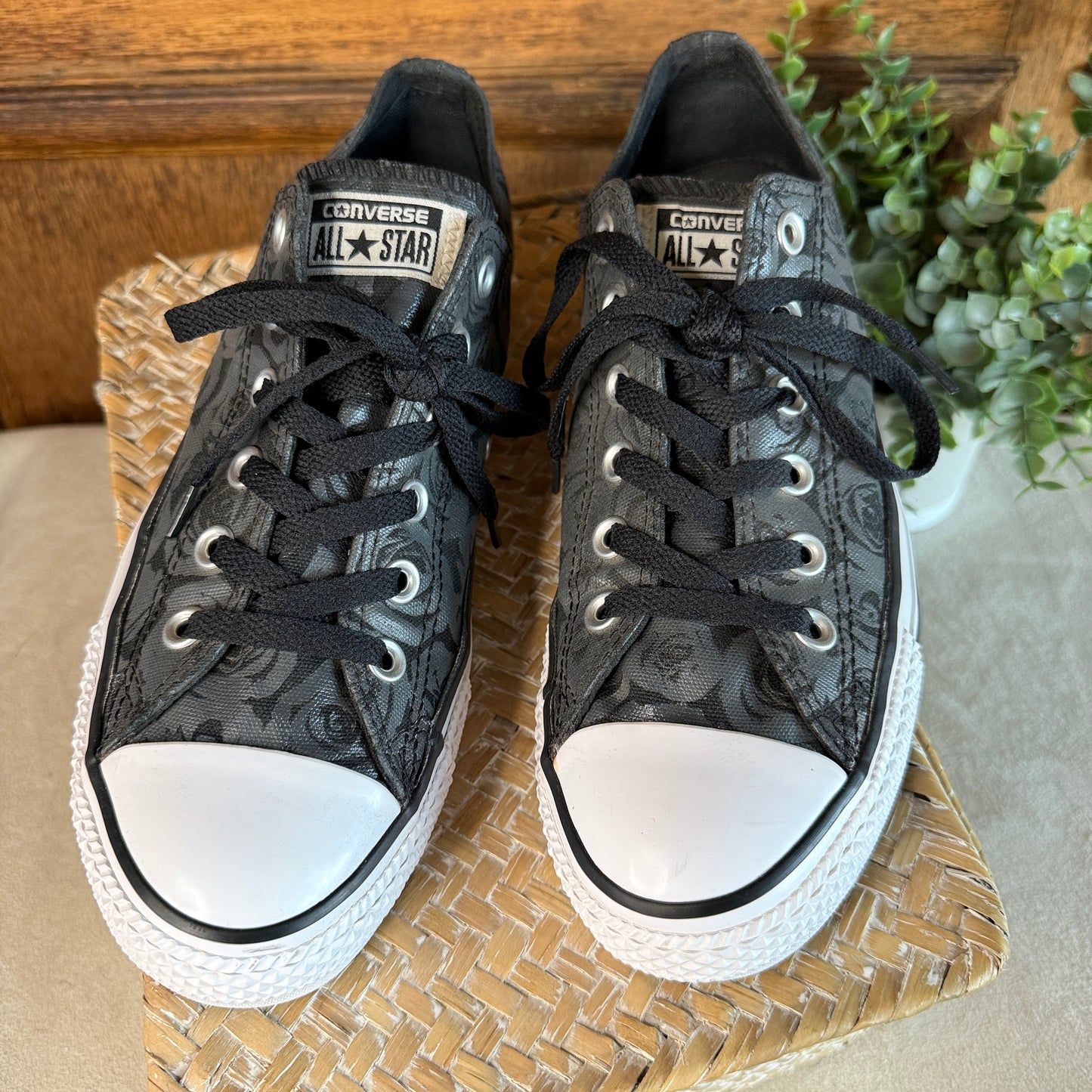Converse Chuck Taylor All Star Low Top Black Onyx Silver Rose Print – Women’s 9